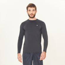 Load image into Gallery viewer, Model Front: Uv Line T-Shirt Longsleeve Uv X Pro Preto Upf50+