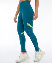 Load image into Gallery viewer, Model Front: Alto Giro Fitness Bas Legging Bodytex Vazado Lateral Sport Way Verde Running