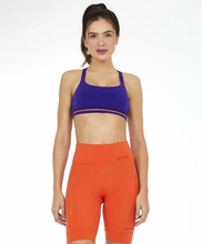 Load image into Gallery viewer, Model Front: Alto Giro Fitness Haut Top Blackout Ii Recorte Costas Fusionado Roxo Eletric