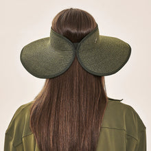 Load image into Gallery viewer, Model Back: Uv Line Visière Visor Siena Imp Fem Militar Green Upf50+