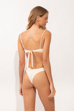 Load image into Gallery viewer, Model Back: Rio De Sol Bas Bottom Malibu-Natural Nara