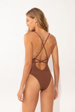 Load image into Gallery viewer, Model Back: Rio De Sol Une Pièce Sand-Cappuccino Sunny