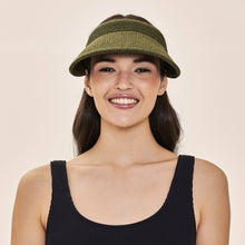 Load image into Gallery viewer, Model Front: Uv Line Visière Visor Brunei Verde Militar Upf50+