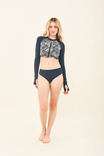 Load image into Gallery viewer, Model Front: Uv Line Ensemble Set Dalia Marinho Upf50+