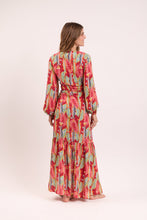 Load image into Gallery viewer, Model Back: Rio De Sol Vêtement De Plage Sea-Bloom Long Dress Verona
