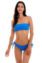 Load image into Gallery viewer, Model Front: Rio De Sol Haut Top Uv-Enseada Bandeau-Reto