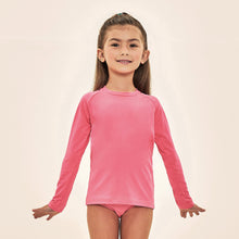 Load image into Gallery viewer, Model Front: Uv Line T-Shirt Acqua Qr Code Chiclete Fluor Upf50+