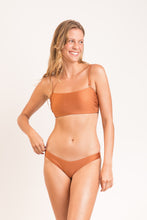 Load image into Gallery viewer, Image 03: Rio De Sol Ensemble Set Nocciola Bandeau-Reto High-Leg
