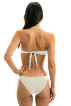 Load image into Gallery viewer, Model Back: Rio De Sol Bas Bottom Perola Band Comfort