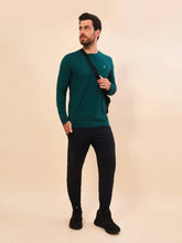 Load image into Gallery viewer, Model Front: Uv Line T-Shirt Longsleeve Masc New Fit Petroleo Upf50+