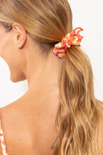 Load image into Gallery viewer, Image 03: Rio De Sol Chouchou Ditsy-Butter Scrunchie