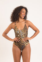 Load image into Gallery viewer, Model Front: Rio De Sol Une Pièce Leo Hype