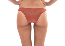 Load image into Gallery viewer, Model Back: Rio De Sol Bas Calcinha Radiante Canela Cropped