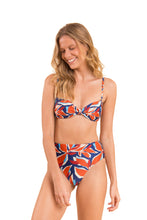 Load image into Gallery viewer, Image 04: Rio De Sol Ensemble Set Leaves Bandeau-Joy Hotpants