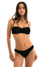 Load image into Gallery viewer, Model Front: Rio De Sol Haut Top Preto Bandeau-Pli