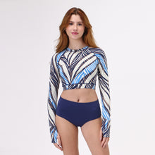 Load image into Gallery viewer, Model Front: Uv Line Ensemble Bikini Ondas Upf50+
