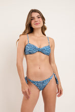 Load image into Gallery viewer, Model Front: Rio De Sol Haut Top Chuva Bandeau-Joy