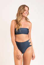 Load image into Gallery viewer, Image 11: Rio De Sol Bas Bottom Nocciola High-Waist-Spin