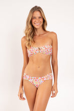 Load image into Gallery viewer, Model Front: Rio De Sol Haut Top Ditsy-Sky Mavi