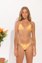 Load image into Gallery viewer, Model Front: Rio De Sol Ensemble Set Sunny-Forest Tri-Inv Lacinho