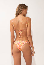 Load image into Gallery viewer, Model Back: Rio De Sol Haut Top Ditsy-Butter Lia