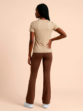 Load image into Gallery viewer, Model Back: Uv Line T-Shirt T-Shirt Fem New Fit Fem Sand Upf50+
