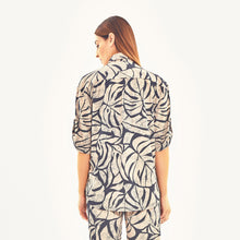 Load image into Gallery viewer, Model Back: Uv Line Haut De Plage Shirt Copa Costela Off White Upf50+