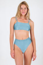 Load image into Gallery viewer, Model Front: Rio De Sol Haut Top Mirante Bandeau-Reto
