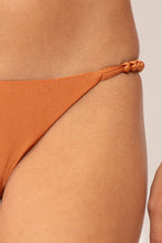 Load image into Gallery viewer, Image 06: Rio De Sol Bas Bottom Shimmer-Nocciola Cheeky-Noa
