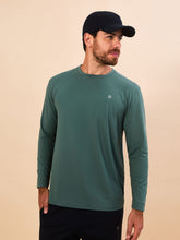 Load image into Gallery viewer, Model Front: Uv Line T-Shirt Longsleeve New Fit Textura Masc Verde Jade Upf50+