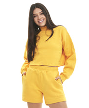 Load image into Gallery viewer, Model Front: Alto Giro Fitness Haut Cropped M3Cbs Gola Alta Amarelo Amber