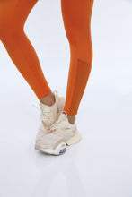 Load image into Gallery viewer, Image 06: Alto Giro Fitness Bas Legging Hyper Regulagem No Cos Laranja Orangeade