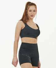 Load image into Gallery viewer, Model Front: Alto Giro Fitness Haut Top Block Costas Regata Preto