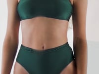 Load and play video in Gallery viewer, Video: Rio De Sol Ensemble Set Palace Bandeau-Reto Hotpants