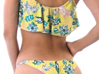 Load and play video in Gallery viewer, Video: Rio De Sol Haut Top Florescer Babado