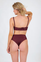 Load image into Gallery viewer, Model Back: Rio De Sol Bas Bottom Barolo Hotpants