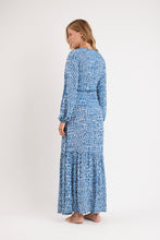 Load image into Gallery viewer, Model Back: Rio De Sol Vêtement De Plage Chuva Long Dress Verona