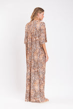 Load image into Gallery viewer, Model Back: Rio De Sol Vêtement De Plage Leopard Long Dress