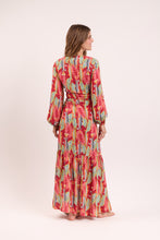 Load image into Gallery viewer, Model Back: Rio De Sol Vêtement De Plage Sea-Bloom Long Dress Verona