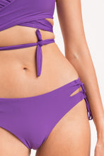 Load image into Gallery viewer, Image 10: Rio De Sol Ensemble Set Amuleto Kate Madrid