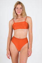 Load image into Gallery viewer, Model Front: Rio De Sol Ensemble Set Paprica Bandeau-Reto Hotpants