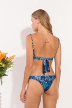 Load image into Gallery viewer, Model Back: Rio De Sol Ensemble Set Reef Tri-Cos Essential