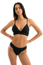 Load image into Gallery viewer, Model Front: Rio De Sol Haut Top Cloque Preto Tri Cos