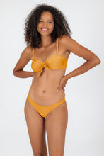 Load image into Gallery viewer, Model Front: Rio De Sol Haut Top Damasco Bandeau-No