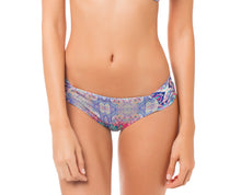 Load image into Gallery viewer, Model Front: Saha Bas Calcinha Mapale Delilah