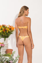 Load image into Gallery viewer, Model Back: Rio De Sol Haut Top Sunny-Forest Bandeau-Reto
