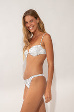 Load image into Gallery viewer, Image 04: Rio De Sol Haut Top Linea-White Zaya
