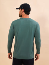 Load image into Gallery viewer, Model Back: Uv Line T-Shirt Longsleeve New Fit Textura Masc Verde Jade Upf50+

