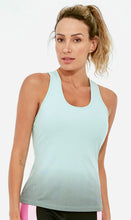 Load image into Gallery viewer, Model Front: Alto Giro Fitness Haut Regata Skin Fit Degrade Menta
