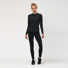 Load image into Gallery viewer, Model Front: Uv Line T-Shirt Uvpro Br Ml Preto Fem
